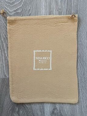 Nina Ricci dust bag (CC481)